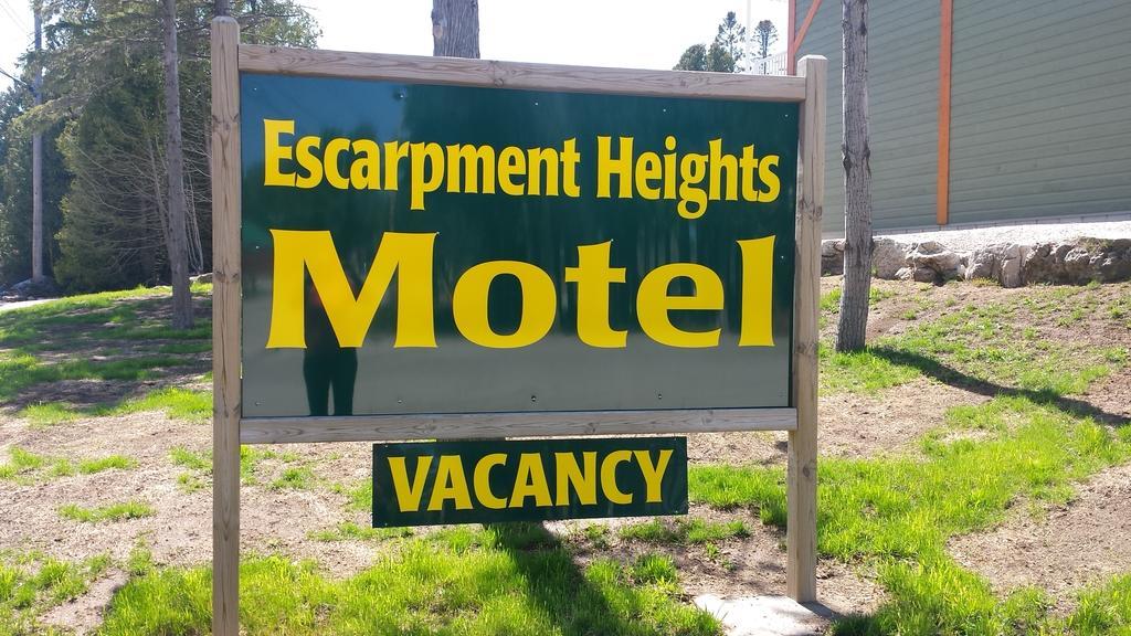 Escarpment Heights Motel Tobermory Exterior photo